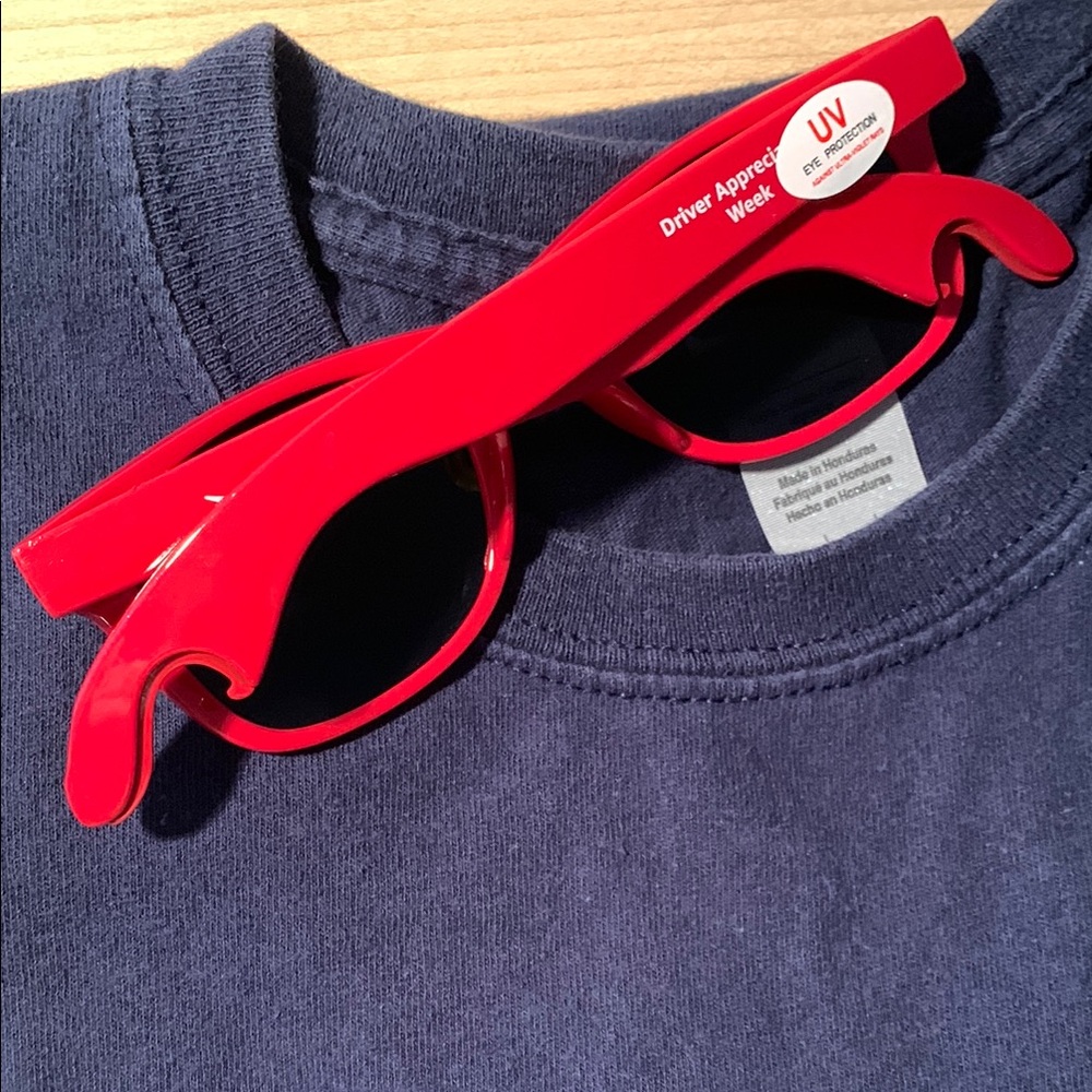 Amazon - Bottle opener Red Sunglasses w/ Blue Short Sleeve Tee